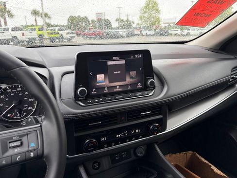 Used 2025 Nissan Rogue SV FWD image 20