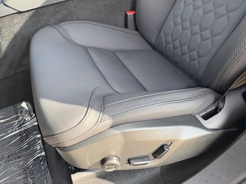 Certified 2025 Volvo XC90 B6 Plus image 28