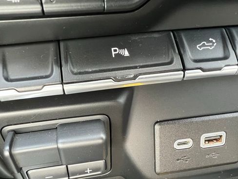 Used 2022 Chevrolet Silverado 1500 LTZ w/ Z71 Off-Road Package image 44