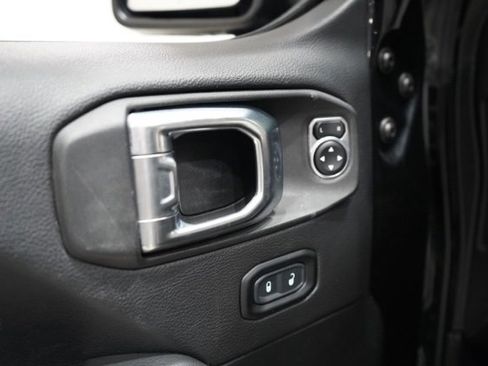 Used 2023 Jeep Wrangler Unlimited Sahara image 16