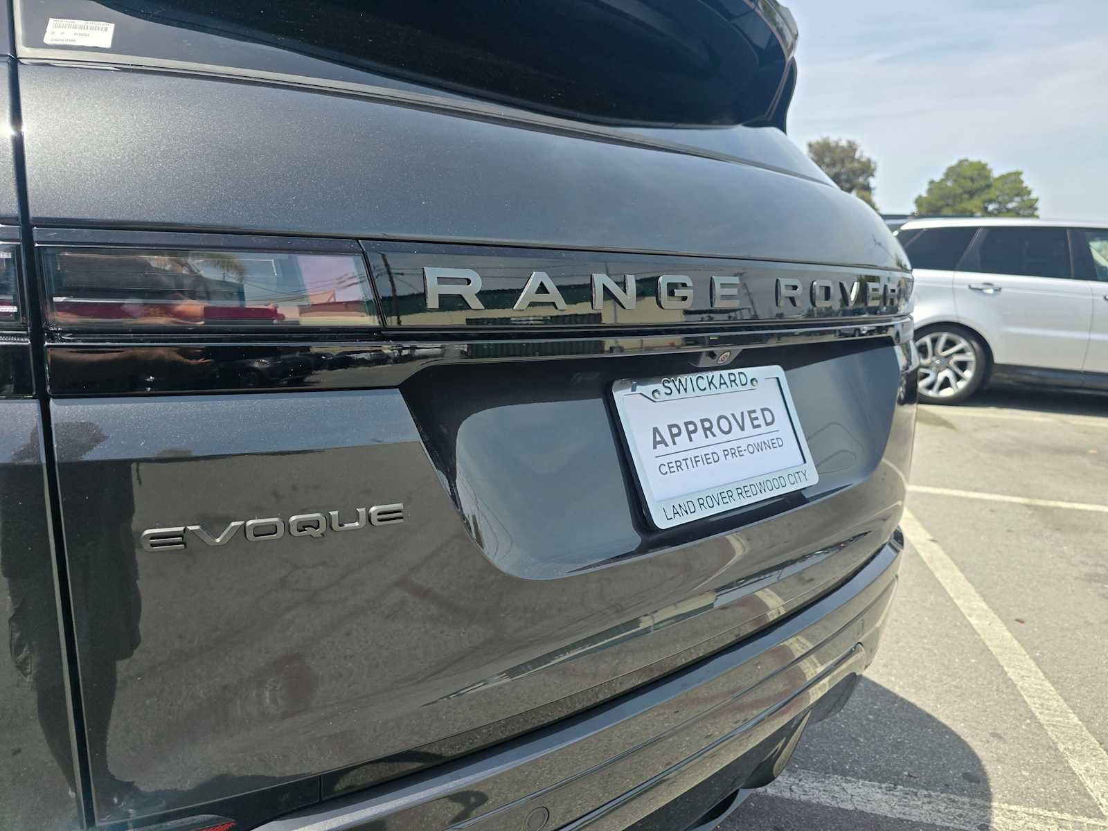 Used 2026 Land Rover Range Rover Evoque Dynamic SE AWD/4WD image 14