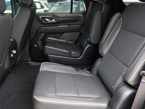 Used 2024 GMC Yukon SLT w/ SLT Luxury Package RWD image 27