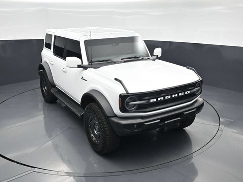 Used 2025 Ford Bronco Outer Banks w/ Sasquatch Package AWD/4WD image 36