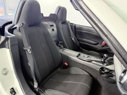 Used 2018 FIAT 124 Spider Classica w/ Technology & Siriusxm Group image 12