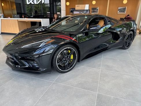 Used 2023 Chevrolet Corvette Stingray Preferred Cpe w/ Z51 Performance Package RWD image 3