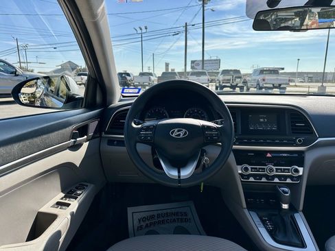 Used 2020 Hyundai Elantra SE image 13