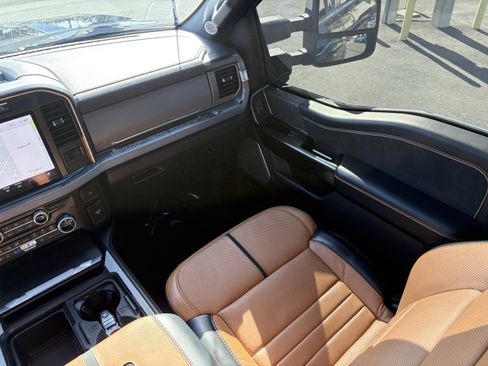 Used 2024 Ford F250 Platinum image 18
