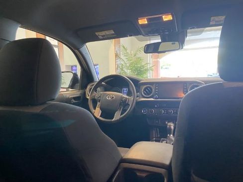 Used 2022 Toyota Tacoma TRD Off-Road image 14