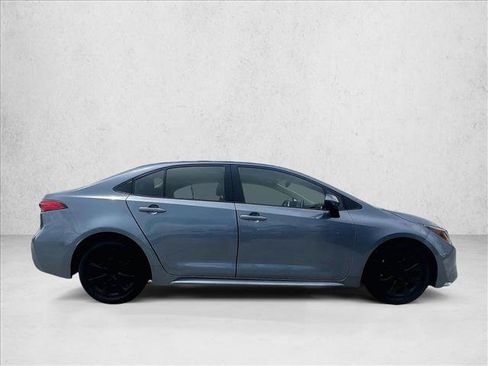 Used 2020 Toyota Corolla LE FWD image 5