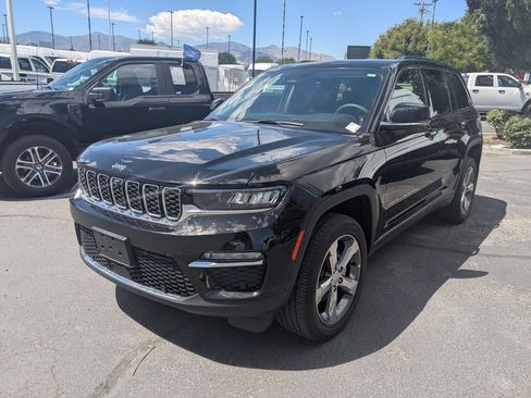 Used 2022 Jeep Grand Cherokee Limited w/ Luxury Tech Group II AWD/4WD image 10