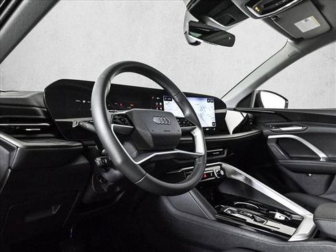 Certified 2025 Audi Q5 Premium w/ Convenience Package AWD/4WD image 10