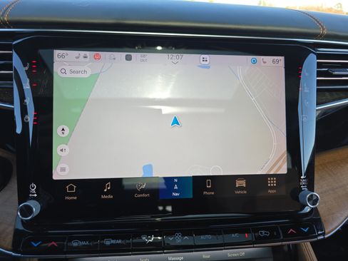 Used 2022 Jeep Grand Wagoneer Series III w/ Rear Seat Video Group 1 image 22