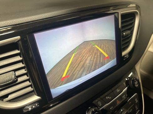 Certified 2023 Chrysler Pacifica Touring-L FWD image 33