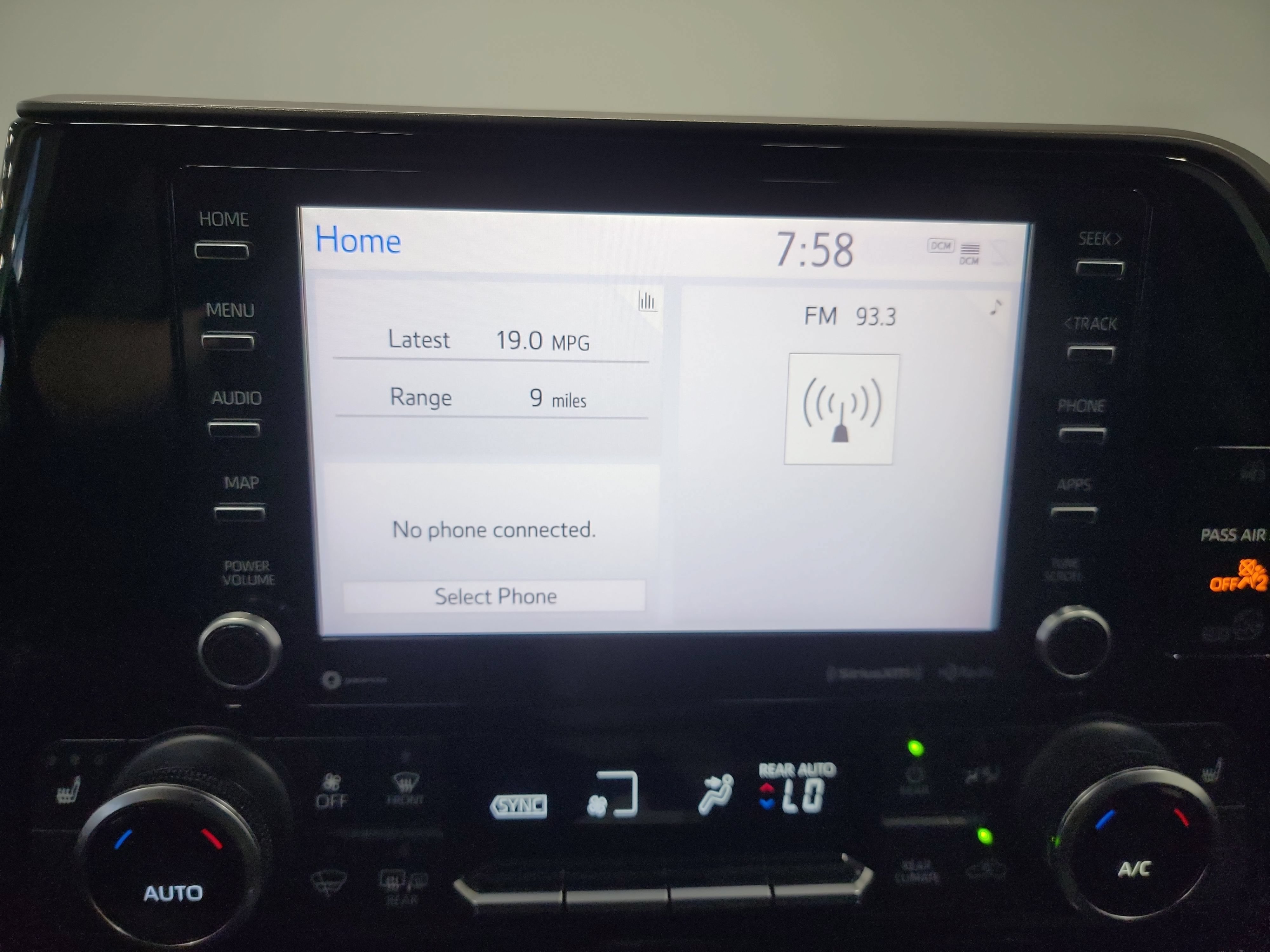 Used 2021 Toyota Highlander XLE AWD/4WD image 22