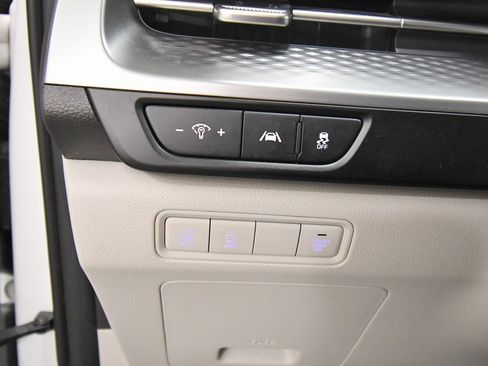 Certified 2024 Kia Carnival LX image 19