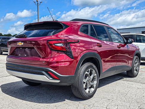 Used 2025 Chevrolet Trax LT w/ Driver Confidence Package FWD image 6