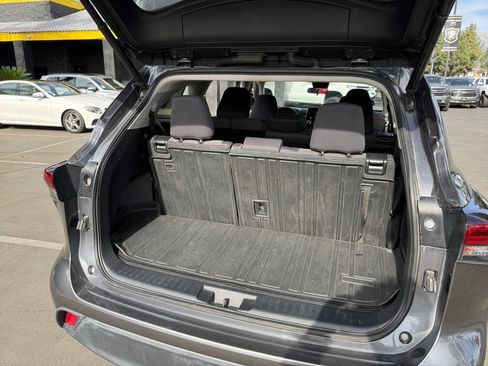 Used 2023 Toyota Highlander LE image 22