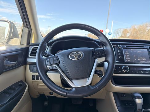 Used 2015 Toyota Highlander XLE image 14