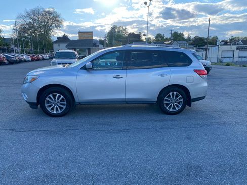 Used 2014 Nissan Pathfinder SV w/ Cargo Package AWD/4WD image 2
