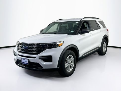 Used 2021 Ford Explorer XLT image 1