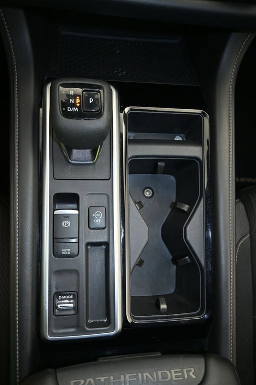 Used 2025 Nissan Pathfinder SV FWD image 18