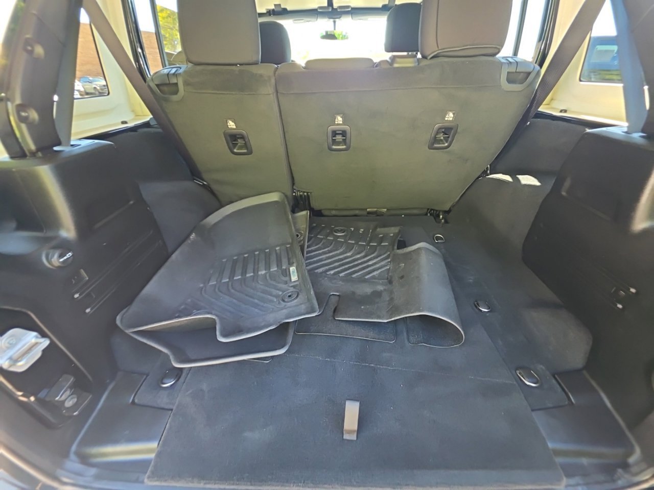 Used 2019 Jeep Wrangler Unlimited Sport S AWD/4WD image 19