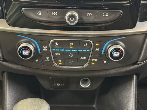 Used 2021 Chevrolet Traverse LT FWD image 38
