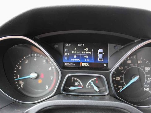 Used 2018 Ford Focus SE FWD image 14