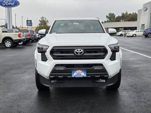 Used 2025 Toyota Tacoma SR5 AWD/4WD image 2
