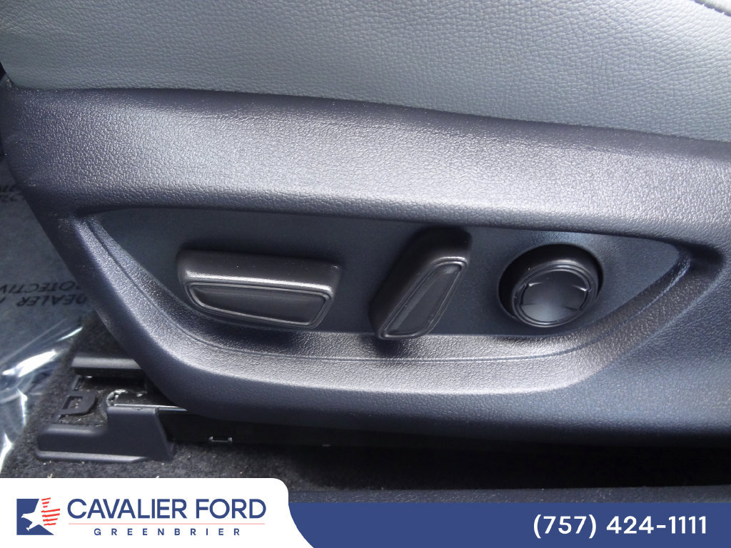 Used 2025 Toyota Camry SE FWD image 7