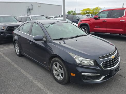 Used 2016 Chevrolet Cruze LT FWD image 3