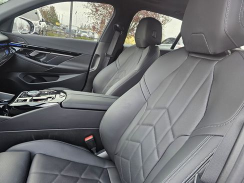 Used 2026 BMW 530i xDrive w/ Premium Package image 25