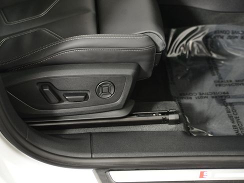 Certified 2025 Audi Q3 2.0T Premium w/ Convenience Package image 10