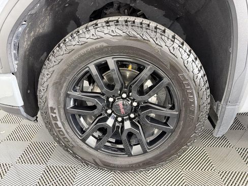 Used 2024 GMC Sierra 1500 Elevation w/ LPO, Elevation Black Package AWD/4WD image 9