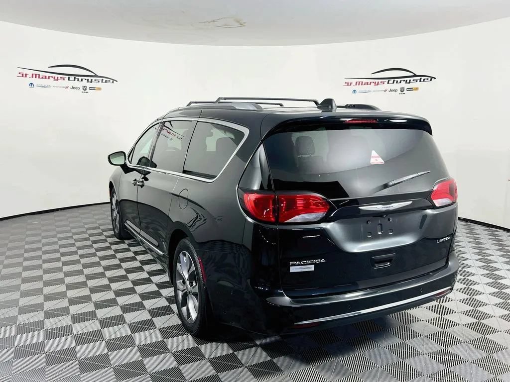 Used 2019 Chrysler Pacifica Limited w/ Tire & Wheel Group FWD image 6