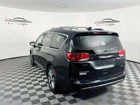 Used 2019 Chrysler Pacifica Limited w/ Tire & Wheel Group FWD image 6
