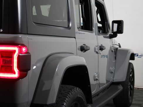 Used 2021 Jeep Wrangler Unlimited Sahara w/ Cold Weather Group AWD/4WD image 5
