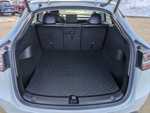 Used 2022 Tesla Model Y Long Range image 28