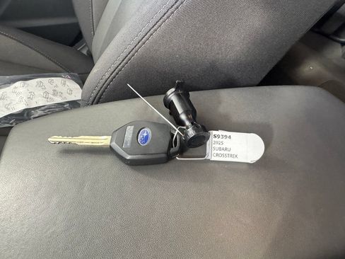 Used 2025 Subaru Crosstrek 2.0i AWD/4WD image 3