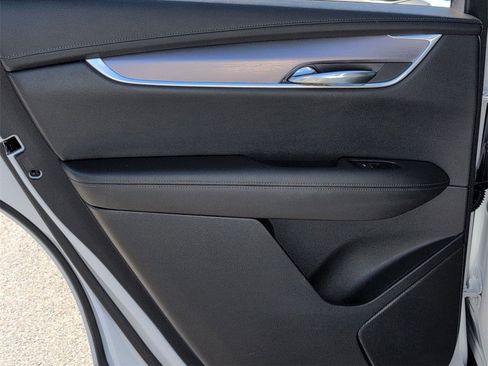 Used 2025 Cadillac XT6 Luxury image 25