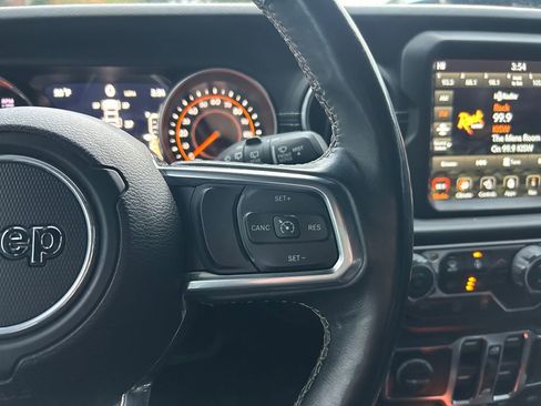 Used 2020 Jeep Wrangler Unlimited Sahara image 19