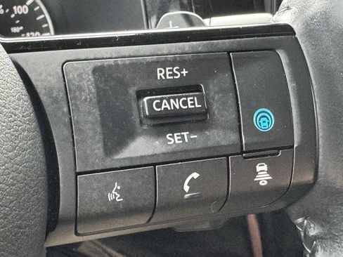 Used 2023 Nissan Pathfinder SL AWD/4WD image 46