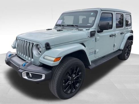 Used 2023 Jeep Wrangler Unlimited Sahara w/ Cold Weather Group image 9