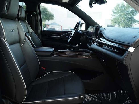 Used 2023 Cadillac Escalade ESV Premium Luxury w/ Performance Package AWD/4WD image 35