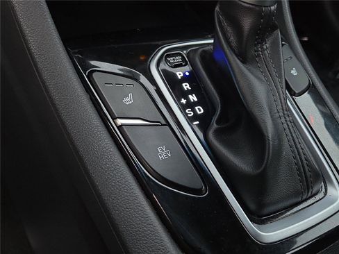 Used 2019 Hyundai Ioniq Plug-In Hybrid image 11