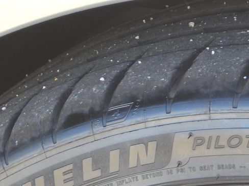 Used 2022 Chevrolet Corvette Stingray Premium Cpe w/ Z51 Performance Package image 28