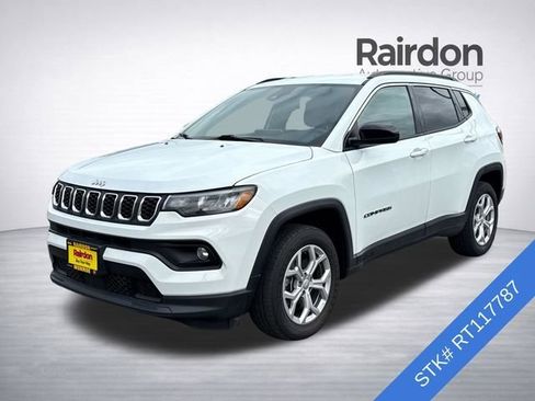 Used 2024 Jeep Compass Latitude AWD/4WD image 3