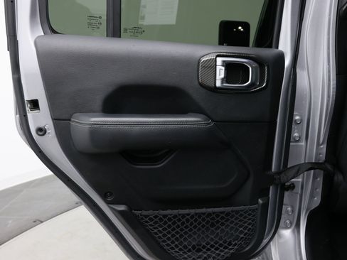 Used 2020 Jeep Wrangler Unlimited Sahara AWD/4WD image 30