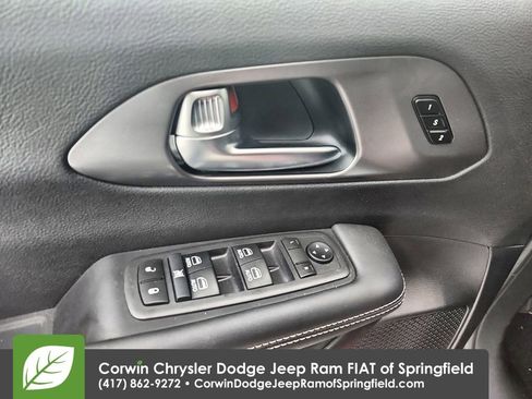 Certified 2026 Chrysler Pacifica Select image 21