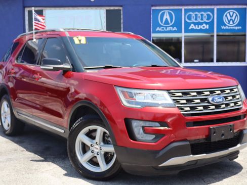 Used 2017 Ford Explorer XLT w/ Equipment Group 202A AWD/4WD image 2